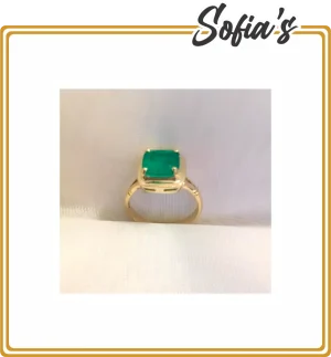 Gold ring with emerald stone setting