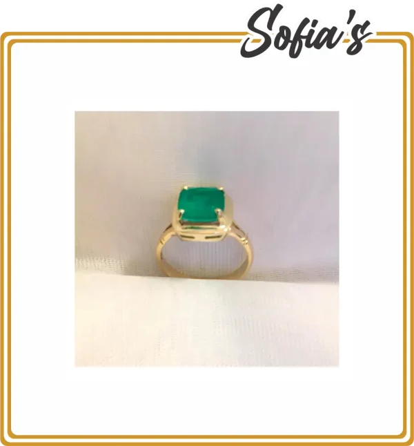 Gold ring with emerald stone setting