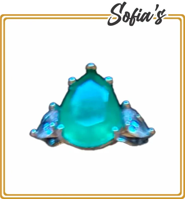 Silver ring size 8 with an emerald green stone